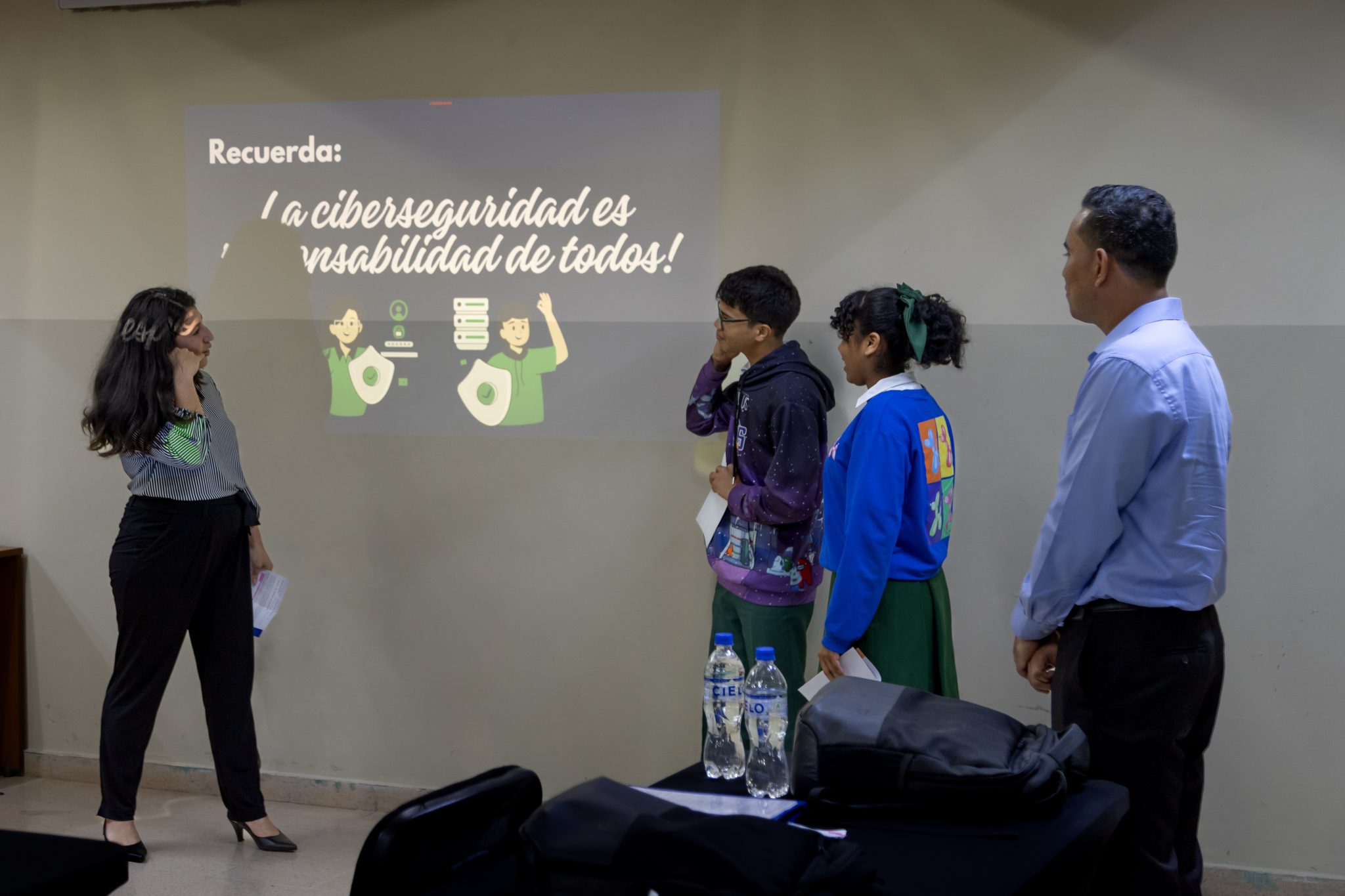 Inicia el Club de Ciberseguridad en el Colegio Secundario de Gatuncillo
